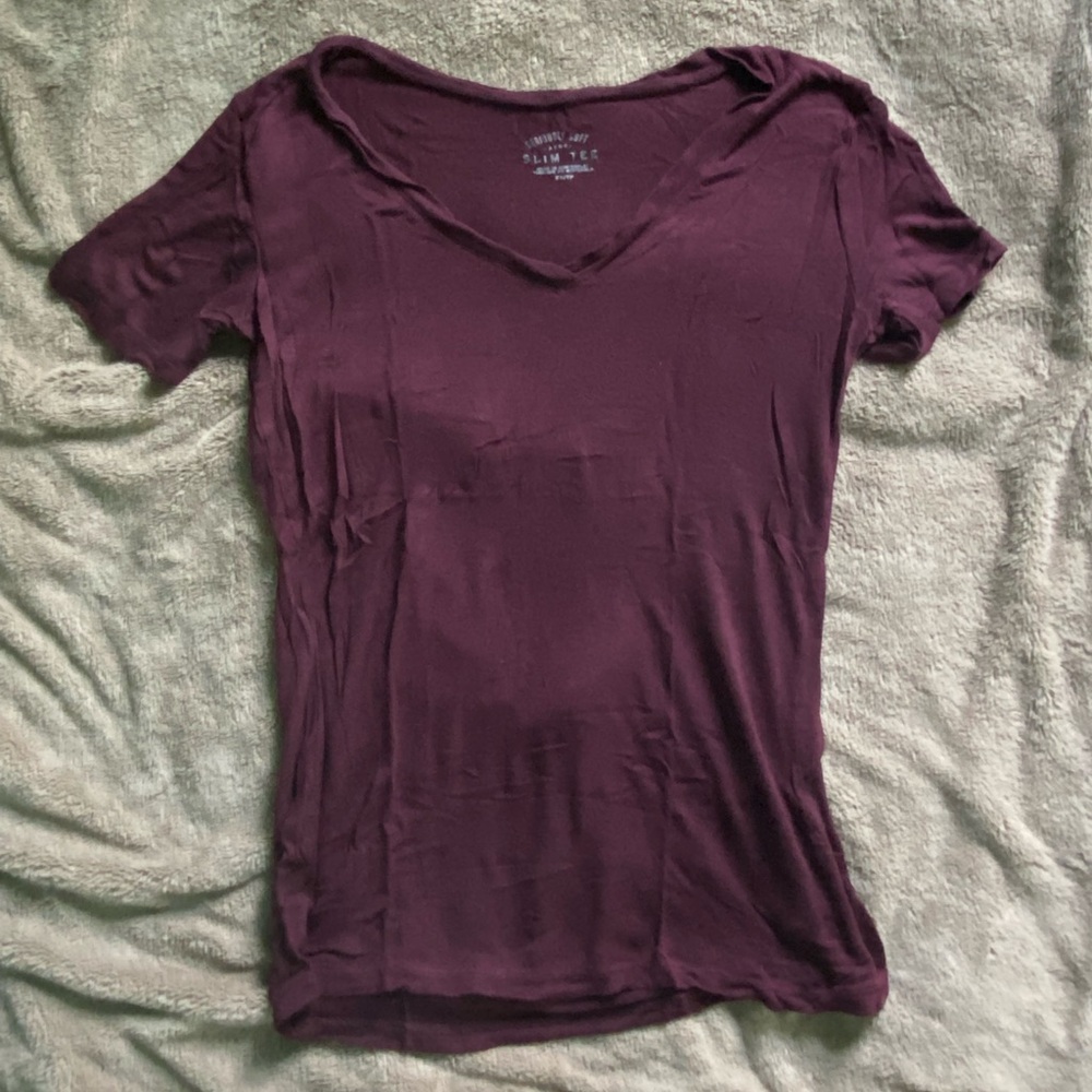 Aeropostale Women's V-Neck Burgundy T Shirt